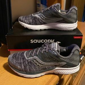 Saucony Mens 8.5 Ride 10 Hommes Athletic Shoes